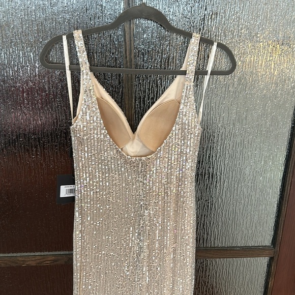 Mac Duggal Fully Sequined Scoop Back Gown Elegant Silver Sequin Gown size 2. - Picture 12 of 15